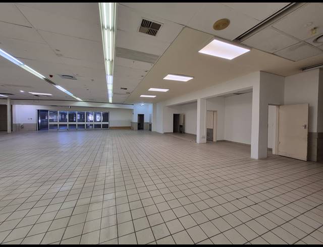 2,222M² RETAIL TO LET IN CRAIGHALL PARK